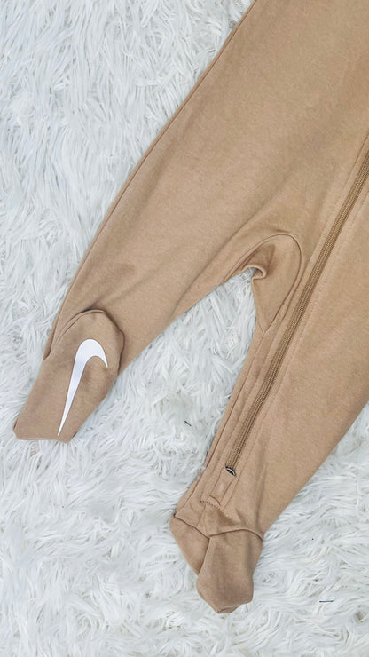 Mameluco beige Nike 9 meses