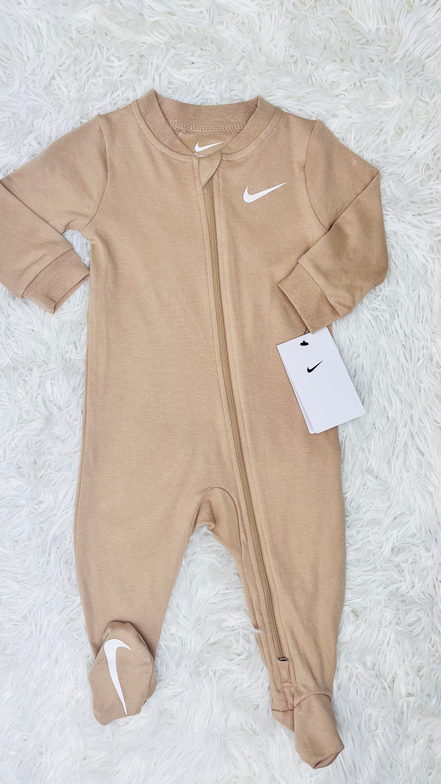 Mameluco beige Nike 9 meses