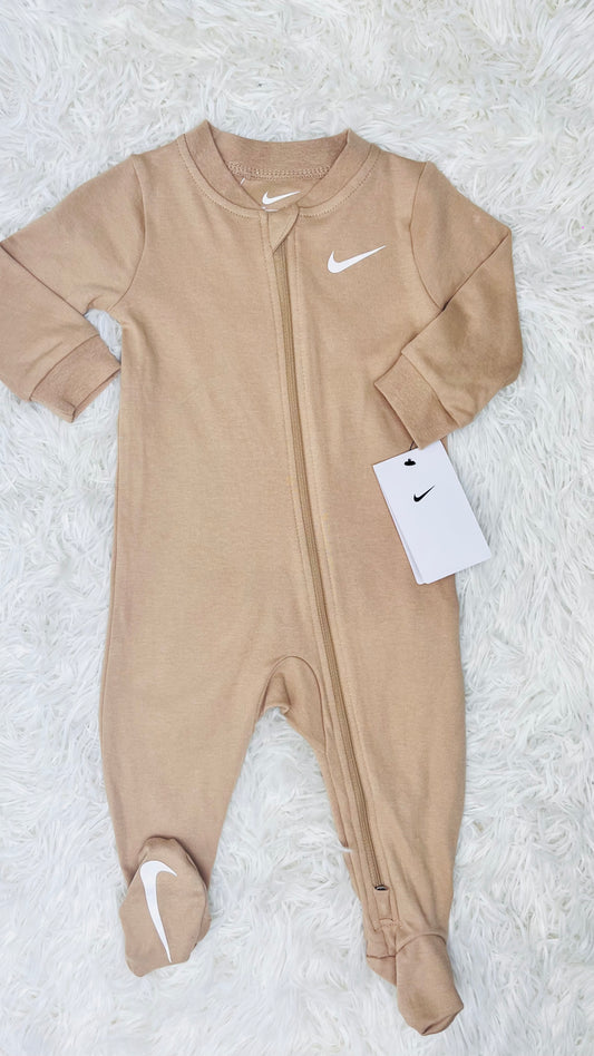 Mameluco beige Nike 9 meses