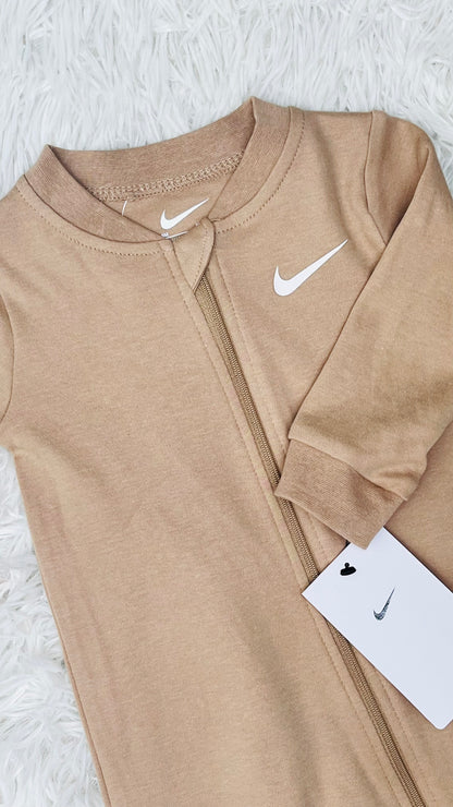 Mameluco beige Nike 9 meses